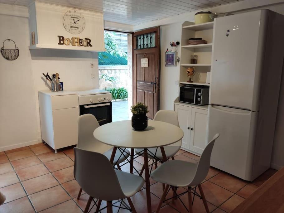 Appartement En Rez De Jardin Et Terrasse Ds Villa Hyères Exterior foto