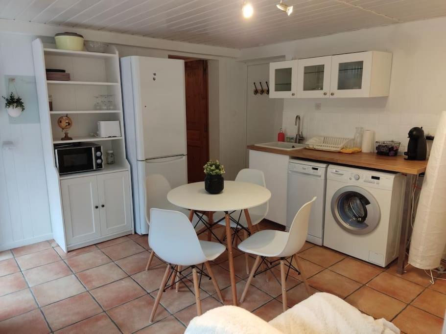 Appartement En Rez De Jardin Et Terrasse Ds Villa Hyères Exterior foto