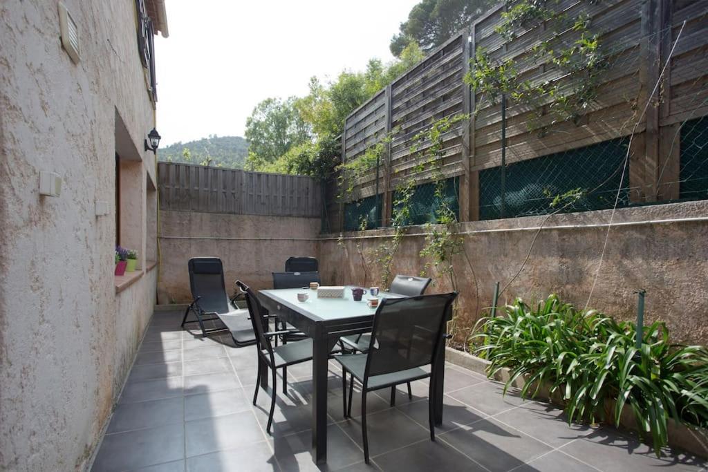 Appartement En Rez De Jardin Et Terrasse Ds Villa Hyères Exterior foto